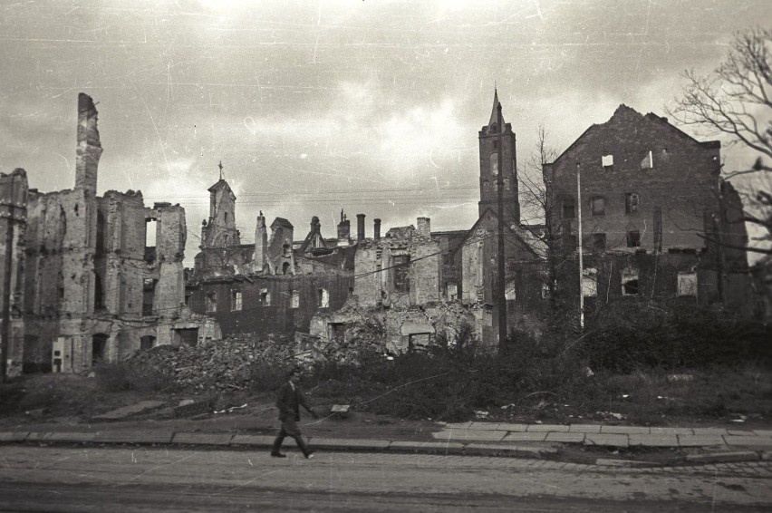 Tak wyglądał Wrocław w 1945 roku [ZDJĘCIA]