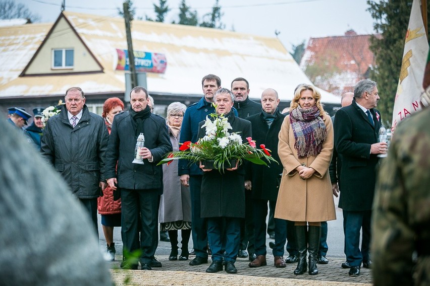 Złożyli kwiaty pod obeliskiem poświęconym ostrołęckim kolejarzom