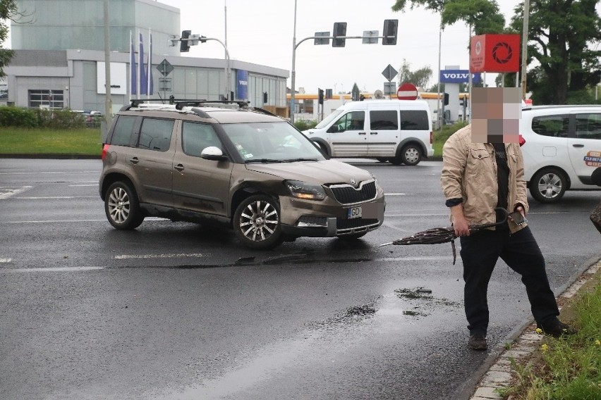 Kolejny wypadek przy Koronie na skrzyżowaniu bez świateł (ZDJĘCIA)