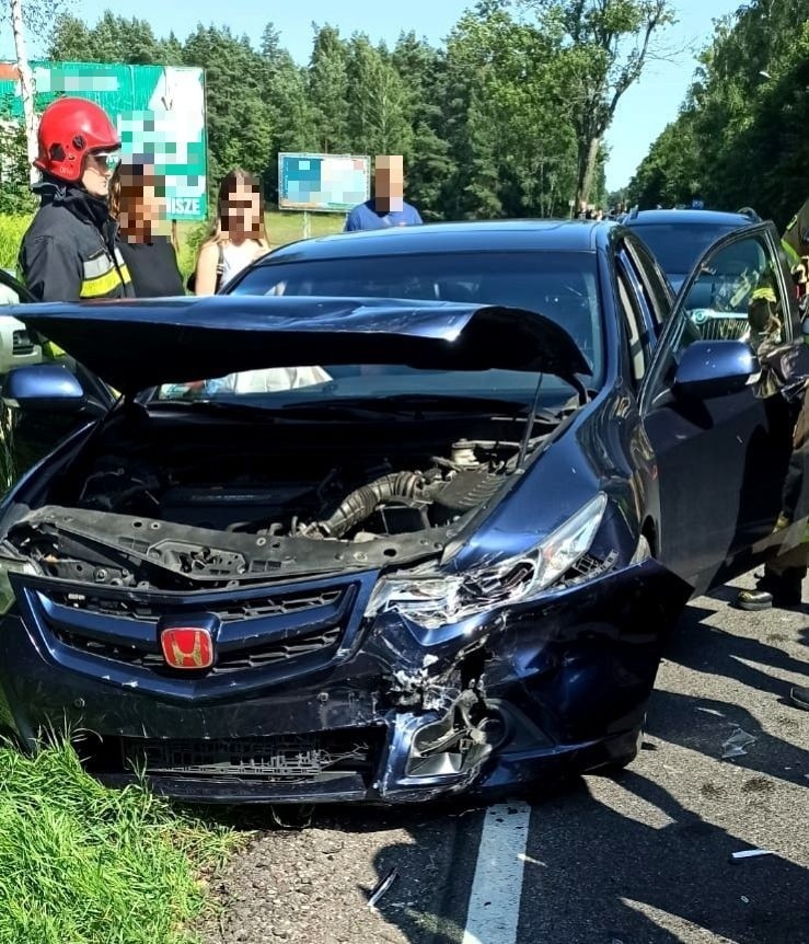 Wypadek w Szczytnie. Na ul. Ostrołęckiej kierowca nie ustąpił pierwszeństwa przejazdu. Dwie osoby trafiły do szpitala. 7.08.2021