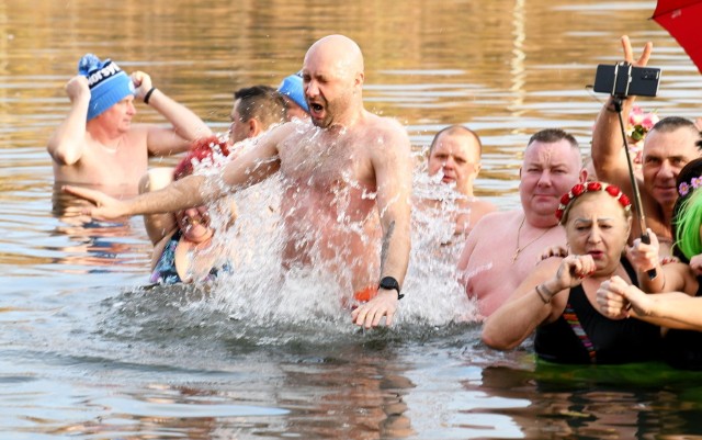 W niedzielę, 19 listopada, o godz. 14 zacznie się wspólne morsowanie. Cel jest szczytny, pomoc dzieciom