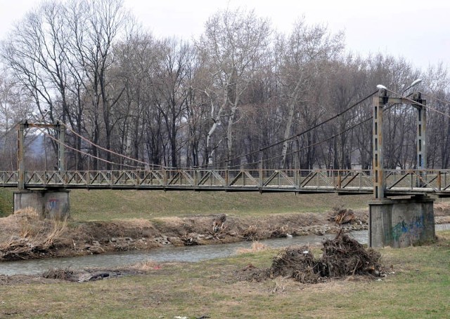 Mieszkańcy chcą by most na Gądkach został dostosowany do ruchu samochodów osobowych.