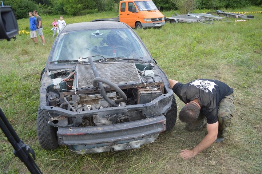 Wraki ścigały się w tumanach kurzu [FOTO]