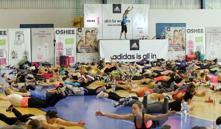 Trening z Ewą Chodakowską we Wrocławiu. 300 osób... śpiewało jej sto lat (ZDJĘCIA)