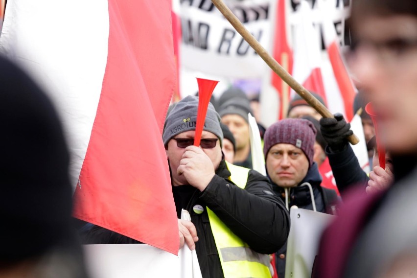 Protest rolników w Warszawie 6.02.2019. Pod Pałacem Prezydenckim było kilka tysięcy osób [zdjęcia]