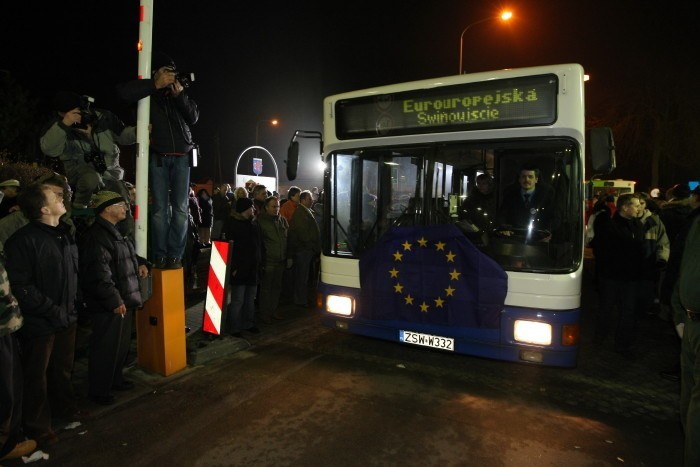 Polska wchodzi do strefy Schengen - uroczystości na granicy...