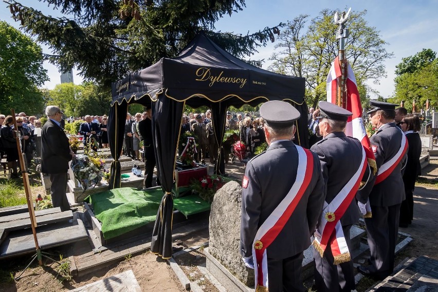 W sobotę, 5 maja 2018, na cmentarzu Nowofarnym przy ul....