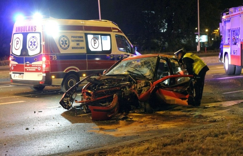 Wypadek taksówki na ul. Krzywoustego we Wrocławiu -...