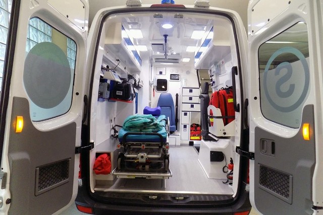Ambulans kosztował blisko pół miliona złotych i prawie w całości został sfinansowany ze środków przekazanych przez Ministerstwo Spraw Wewnętrznych i Administracji.Karetka wyposażona jest w najnowocześniejszy sprzęt i aparaturę medyczną dla ratowania zdrowia i życia ludzkiego m.in. respirator, defibrylator, pompy infuzyjne. Ambulans będzie częścią nowo powstającego Szpitalnego Oddziału Ratunkowego.