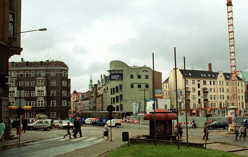 Plac Wiosny Ludów - początek budowy Kupca Poznańskiego....