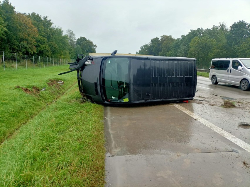 Wypadek na autostradzie A4 pod Wrocławiem (18.09.2022). Bus...