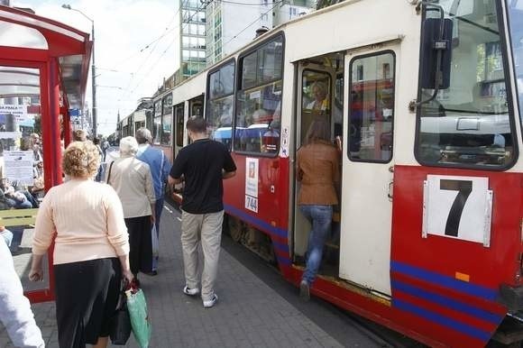 Parking byłby przeznaczony dla osób, które dojeżdżają z przedmieść i korzystają z komunikacji miejskiej. Kierow