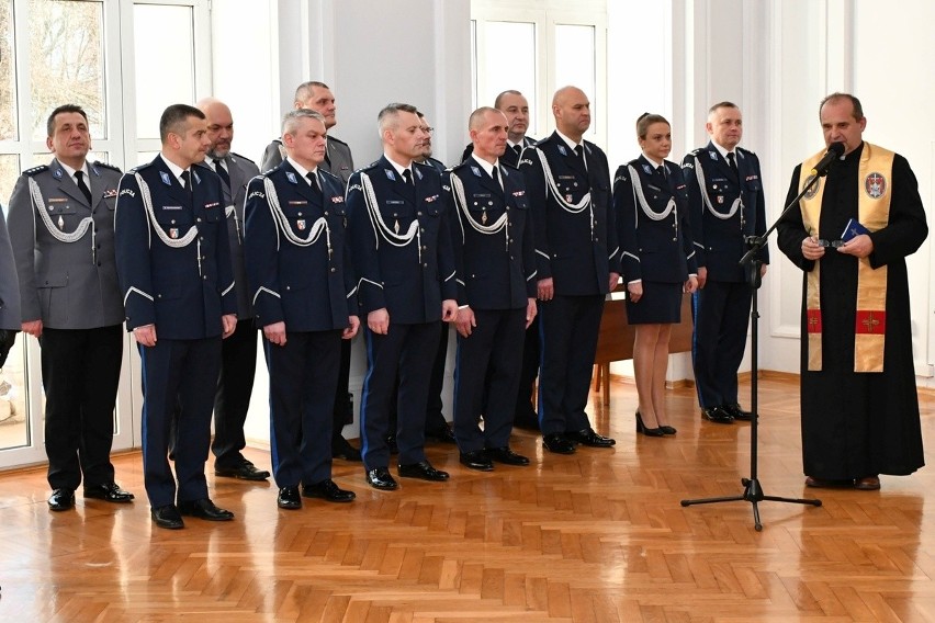 Ślubowanie w KWP w Rzeszowie złożyło 35 nowych...