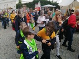  Happening w Sandomierzu. W małpich maskach apelowali o ochronę środowiska naturalnego  