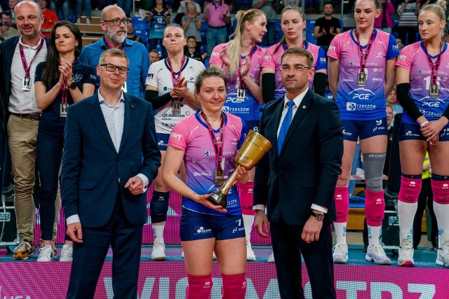 Jelena Blagojević (nz. w środku) zdobyła z Developresem Rzeszów pięć medali (brąz w 2019 roku i srebro w latach 2020-23)