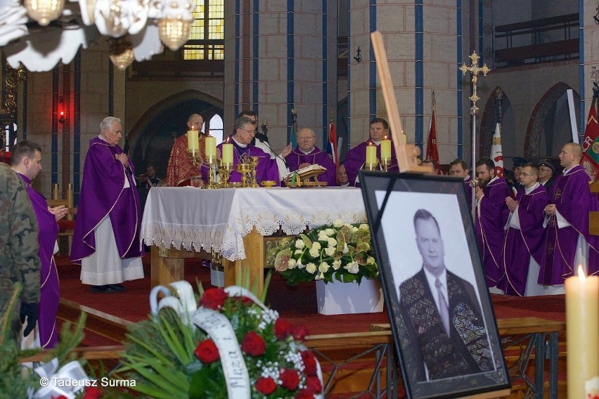 Stargard bez prezydenta. Ostatnie pożegnanie: msza w kolegiacie, kondukt żałobny, pogrzeb [zdjęcia]