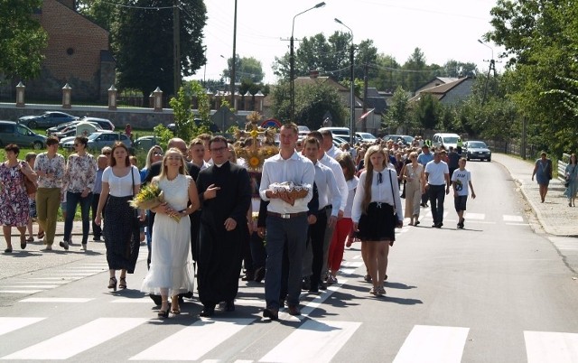 Tak wyglądał korowód dożynkowy w ubiegłym roku w Wąsewie.