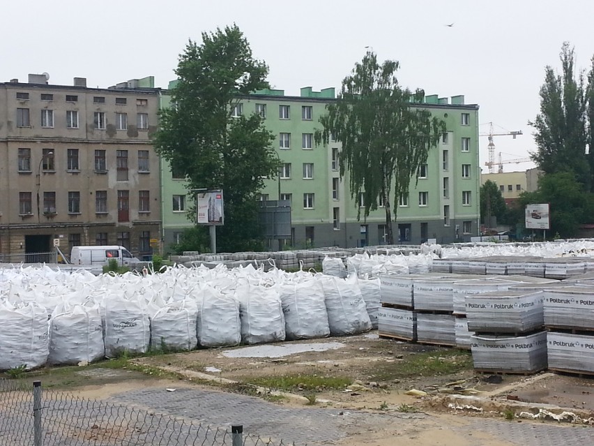 Materiały budowlane czekają na budowę Nowowęglowej