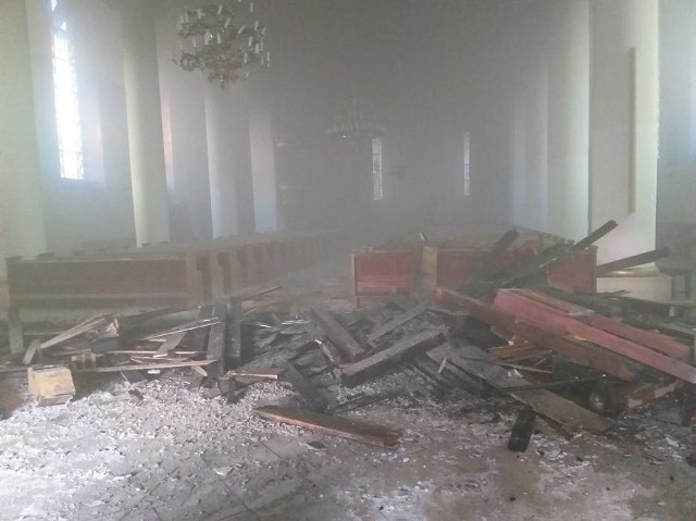 W środę wieczorem wybuchł pożar w kościele w Gołańczy (powiat wągrowiecki). Wstępne straty oszacowano na 350 tys. zł. Ruszyła zbiórka na pomoc w remoncie świątyni. Zobacz więcej zdjęć ----> 