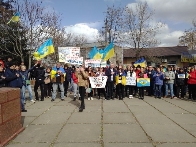 Protesty mieszkańców przeciw rosyjskiej okupacji odbywają się w Chersoniu codziennie