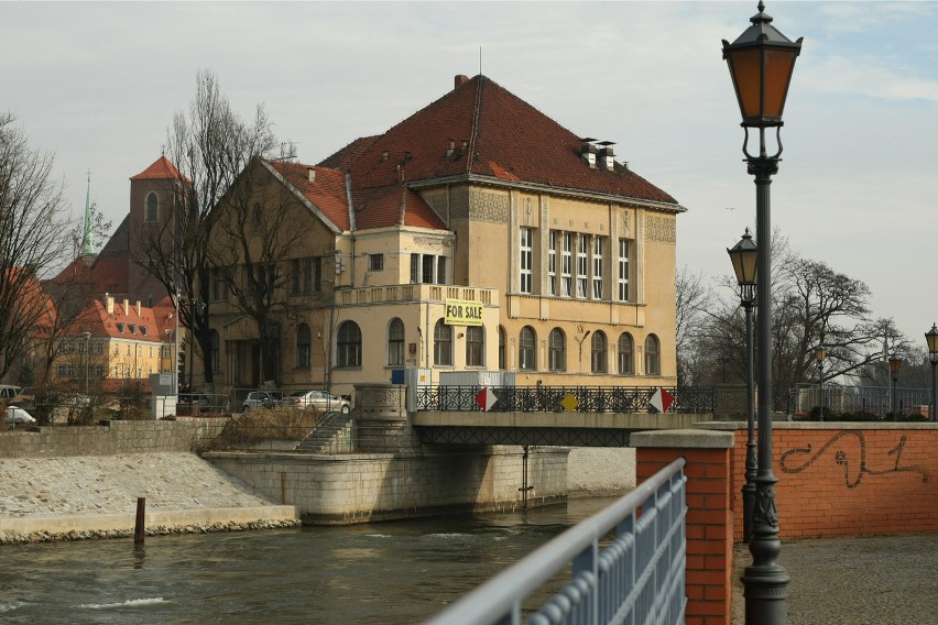 Uniwersytet Medyczny sprzedał budynek na wyspie Tamka....