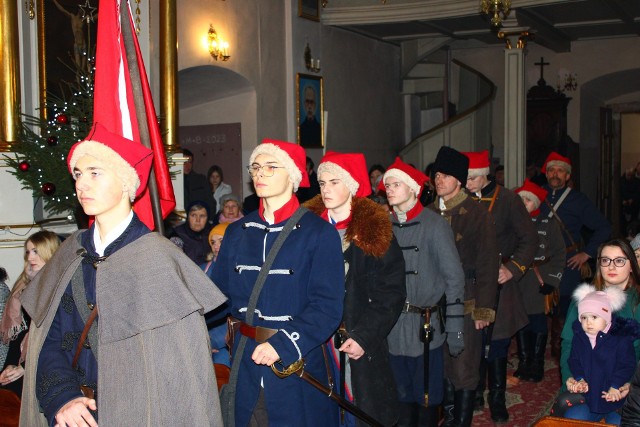 159. rocznica potyczki powstańczej w Złotnikach. Odbyła się msza święta, złożono wiązanki pod tablicą pamiątkową i pokazano zdjęcia rekonstruujące wydarzenia z walk. Zobaczcie na kolejnych slajdach.