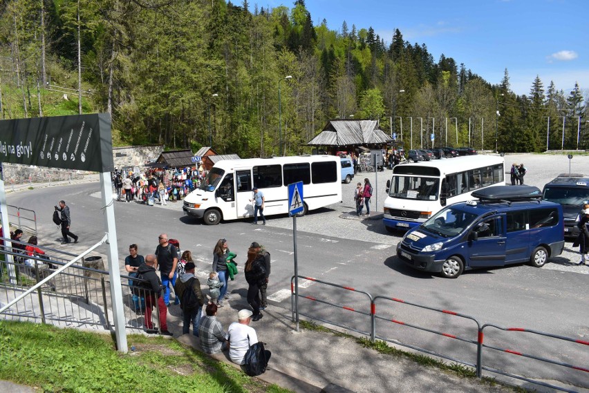 Długi weekend w Zakopanem. Sporo ludzi na szlakach, pensjonaty pełne, parkingi zapchane. "Nareszcie coś się dzieje"