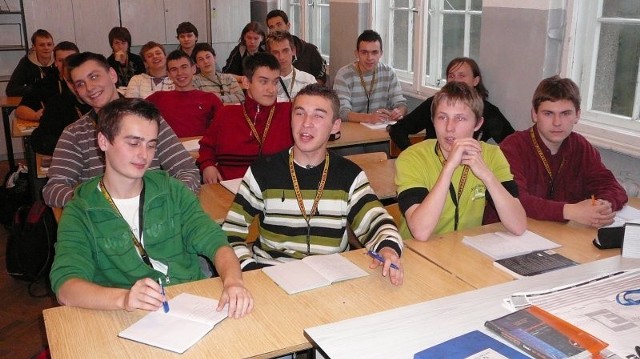 Z projektu skorzystają klasy techniczne i zawodowe, między innymi właśnie technikum elektroniczne. Na zdjęciu II klasa TL na wczorajszej lekcji matematyki.