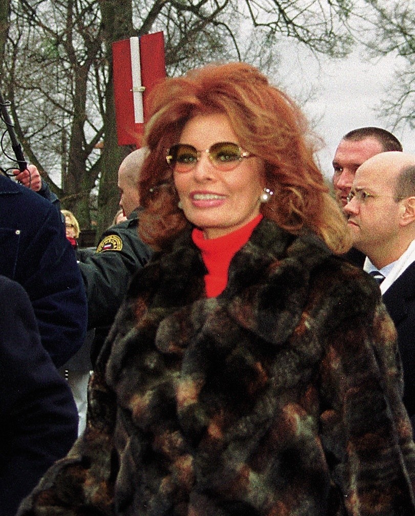 Sophia Loren w Malborku. To tu, w krzyżackim zamku, nagrywała słynną reklamę. Zdjęcia