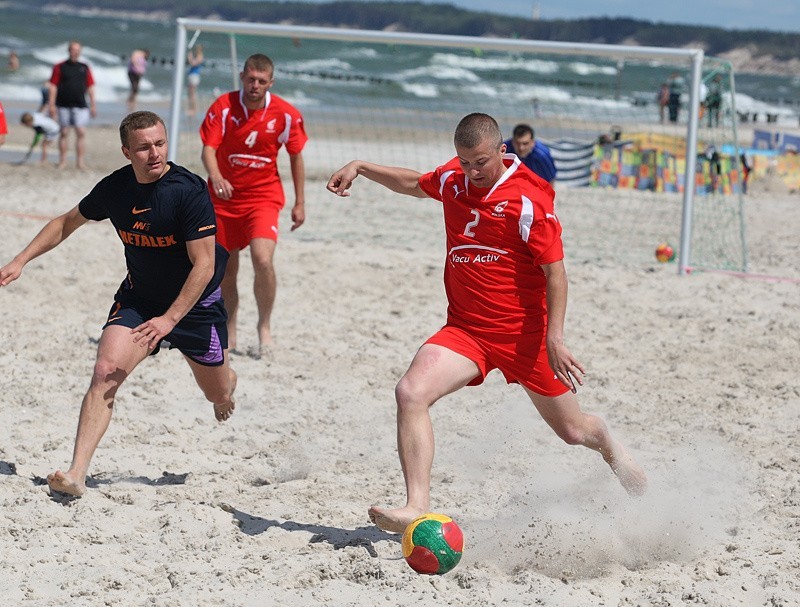 Beach soccer na plazy w Ustce: Vacu Activ Slupsk -...