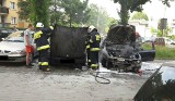 Bielsko-Biała: Na parkingu przy ul. Goleszkowskiej spaliły się dwa samochody WIDEO, ZDJĘCIA