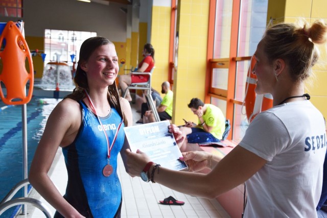 W trzeciej edycji zawodów "Ratowniczy kilometr" na barcińskim basenie zwyciężyła Aleksandra Lasecka z wynikiem 12:47;03.