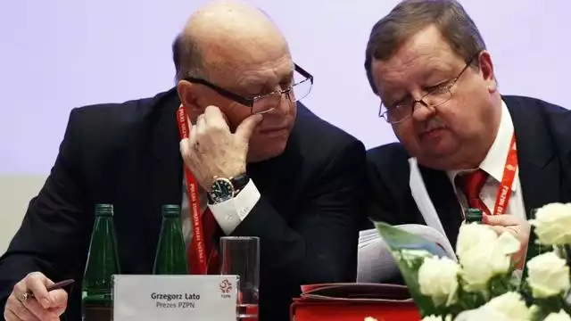 Grzegorza Laty (z lewej) i Zdzisława Kręciny już w PZPN-ie nie ma. Niestety, wciąż trzeba po nich sprzątać.