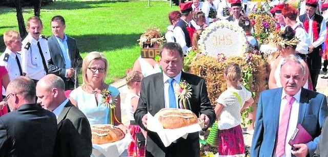 Skalbmierz podziękował za plony. Dożynki wieńczą trudny rok dla rolnictwaDożynkowy korowód przeszedł na stadion Victorii, gdzie odbyła się część obrzędowa Święta Plonów.