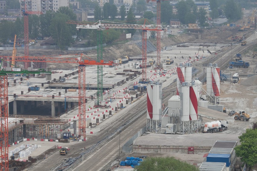 Budowa dworca Łódź Fabryczna. Montują wielkie, żelbetowe prefabrykaty [ZDJĘCIA]