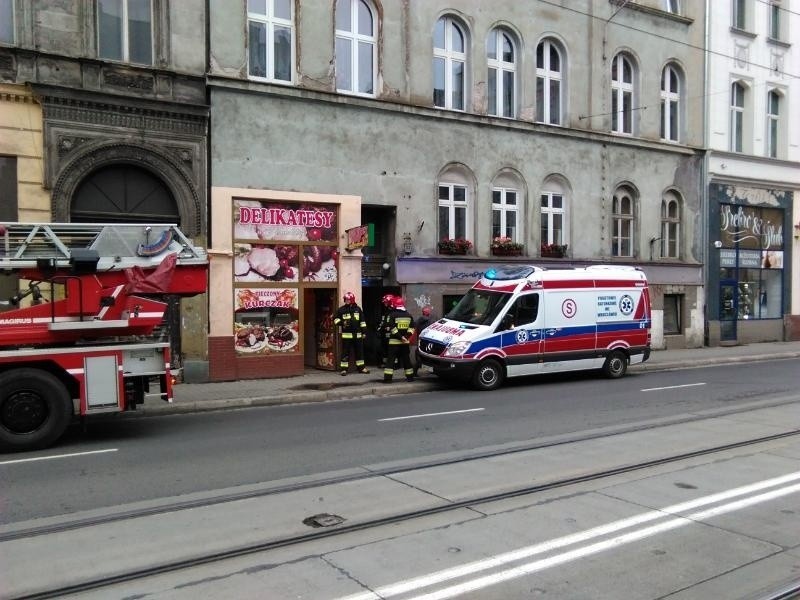 Wrocław: Interwencja straży pożarnej, pogotowia i policji na ul. Kołłątaja (ZDJĘCIA)