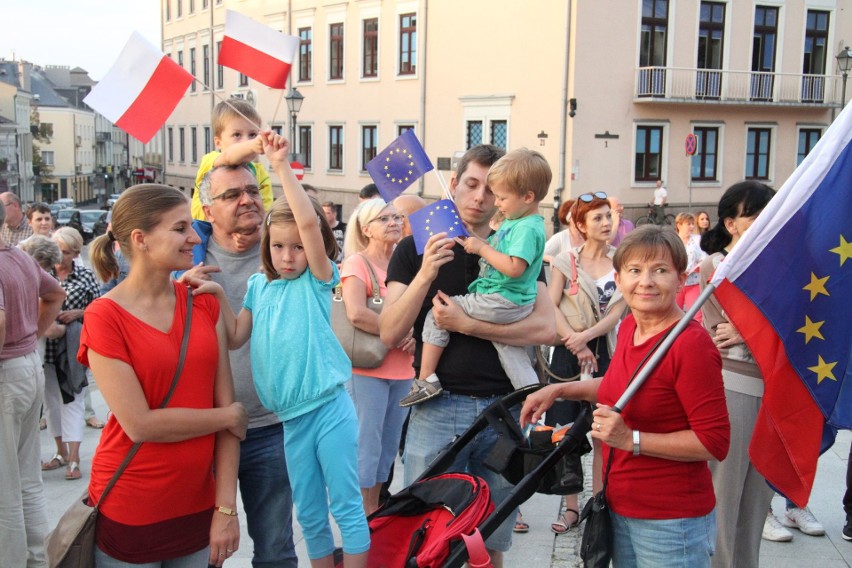 Wielka manifestacja w centrum Kielc „Wolne Sądy” z tysiącami uczestników  