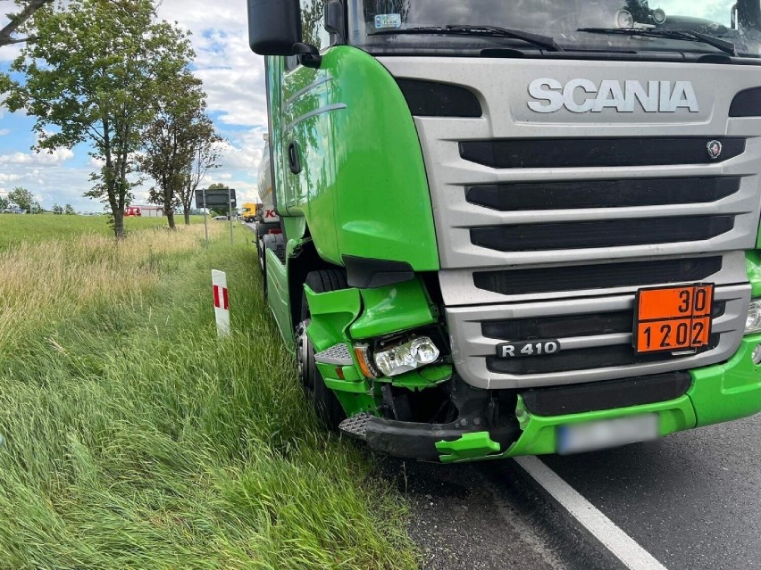 Wypadek w Szczytnikach Czerniejewskich. Osobówka zderzyła się z samochodem ciężarowym