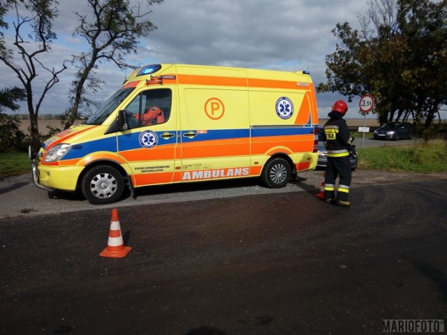 Na miejscu były trzy zastępy straży pożarnej, policjanci oraz pogotowie, które zabrało poszkodowanych do szpitala.