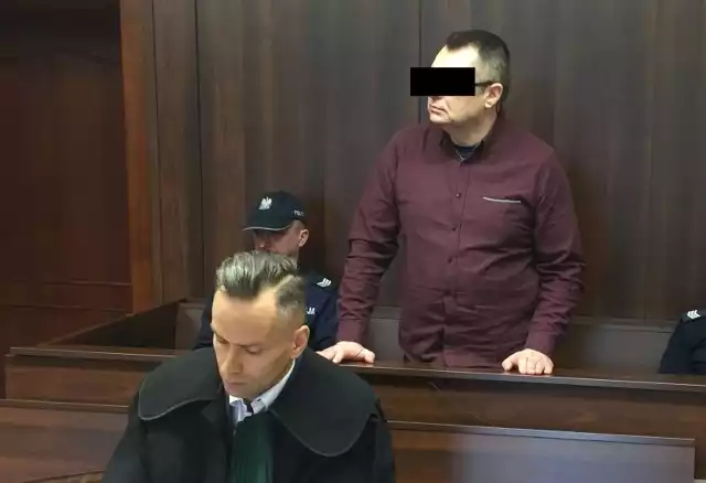 Proces w tej sprawie ruszył dziś przed Sądem Okręgowym w Opolu. Jarosławowi S. grozi od 8 do 15 lat więzienia, 25 lat odsiadki a nawet dożywocie.