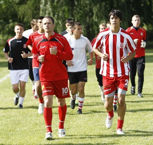 Georgi Biżew i Tihomir Czeneskow mają szansę zostać pierwszymi bułgarskimi piłkarzami w historii Resovii.