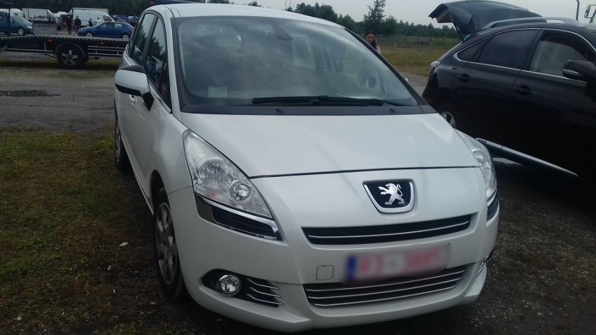 Peugeot, model 5008 z 2011 roku. Silnik HDI, poj. 1,6. Na...
