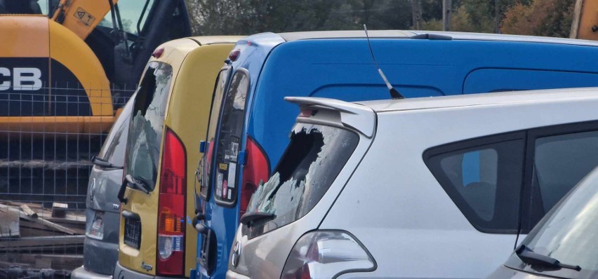 Wybuch w komisie samochodowym w Koszalinie. Pracownik trafił do szpitala [ZDJĘCIA]