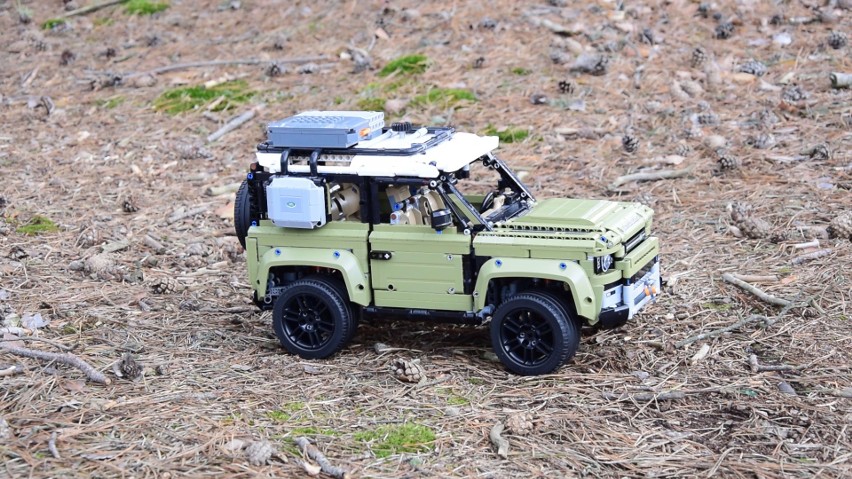 Land Rover Defender od LEGO Technic. Gratka dla fanów motoryzacji i nie tylko. 2573 elementy, kilka godzin składania, całe mnóstwo frajdy