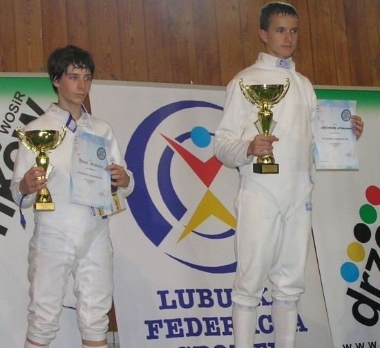 Kadeci Startu: Paweł Boroń (z lewej) i Aleksander Wiśniowski na podium w Drzonkowie.