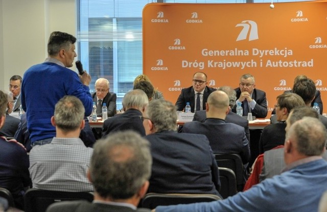 Zdjęcia z czwartkowego (14.03. 2019) spotkania podwykonawców z prezesem firmy Salini, dyrektorem generalnym GDDKiA i ministrem infrastruktury.