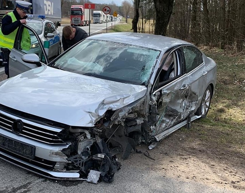 Ostrówek. Wypadek na DK8 na trasie Białystok - Augustów. Zderzenie osobówki z ciężarówką