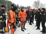 Grudziądz. Strażacy uczyli strażników miejskich jak ratować na lodzie [zdjęcia]