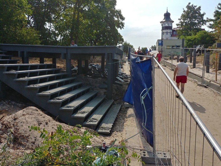 Okropny hałas na plaży w Międzyzdrojach. Turyści mają dość [ZDJĘCIA, WIDEO]