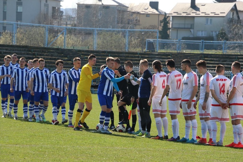 4 liga. Czerwono na meczu w Dębicy. Igloopol zremisował z Wiązownicą 1:1